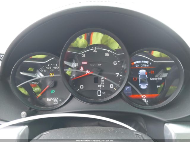 WP0CA2A84JS210262 Porsche 718 Boxster