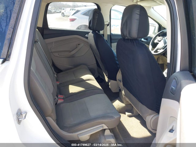 1FMCU0GX3FUA42616 Ford ESCAPE SE