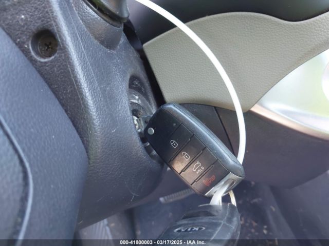 KNADM4A31E6332570 KIA RIO LX