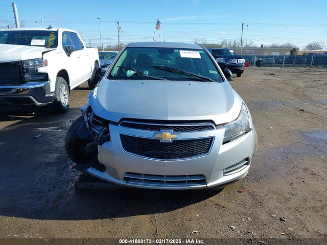 1G1PA5SH1E7467589 Chevrolet Cruze Ls Auto