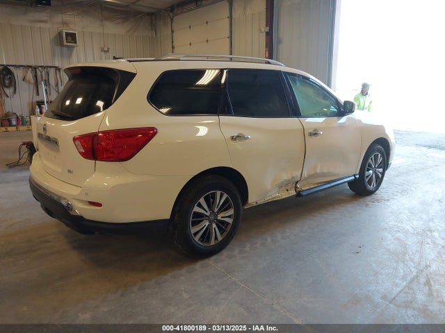 5N1DR2MN8HC666621 Nissan Pathfinder Sv