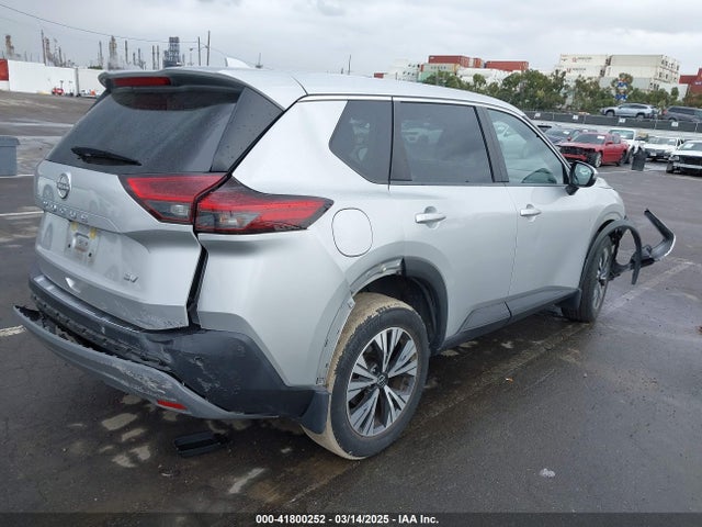 JN8BT3BAXNW043261 Nissan Rogue Sv Fwd