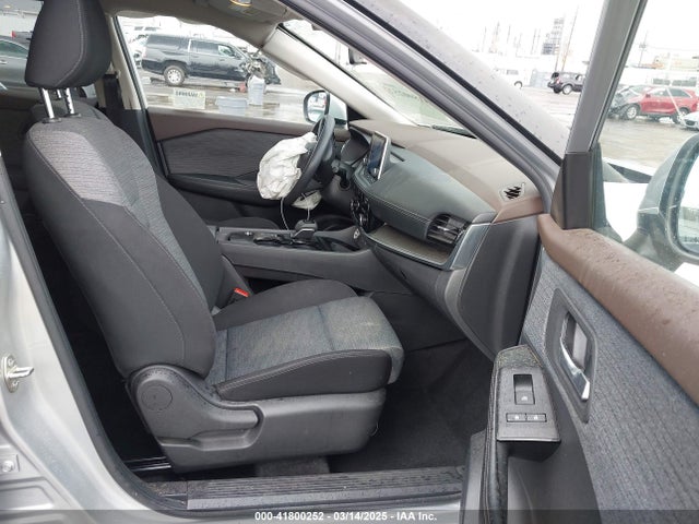 JN8BT3BAXNW043261 Nissan Rogue Sv Fwd