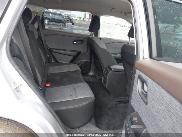 JN8BT3BAXNW043261 Nissan Rogue Sv Fwd