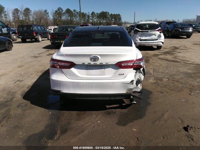 4T1B11HK8JU020827 Toyota CAMRY XLE