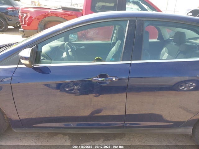1FADP3J22HL272354 Ford Focus Titanium