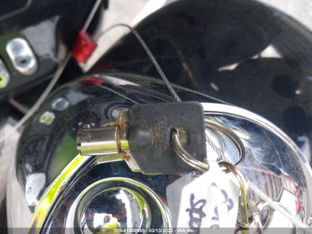 2011 HARLEY-DAVIDSON FLHTCU 1HD1FC417BB629221 Photo 10
