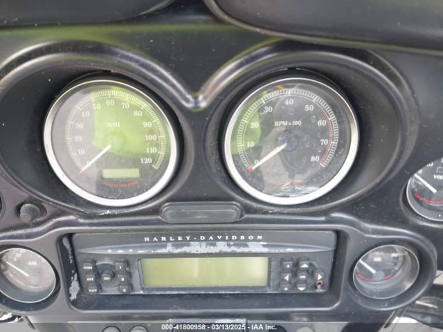 2011 HARLEY-DAVIDSON FLHTCU 1HD1FC417BB629221 Photo 6