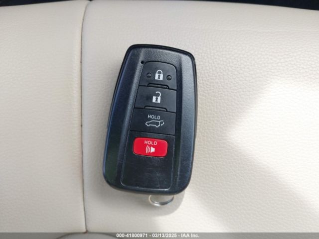 5TDGZRAH8NS101093 Toyota Highlander Xle