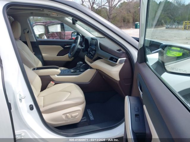 5TDGZRAH8NS101093 Toyota Highlander Xle