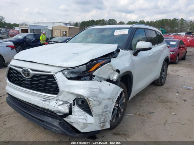 5TDGZRAH8NS101093 Toyota Highlander Xle