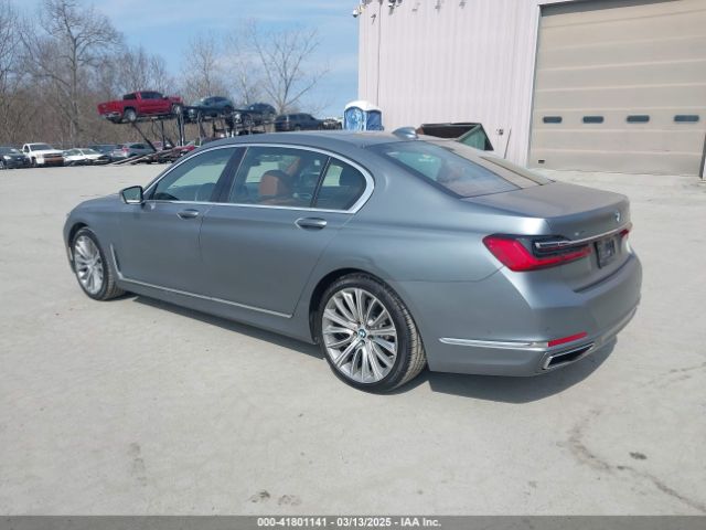 2022 BMW 750 WBA7U2C08NCH57275 Photo 2
