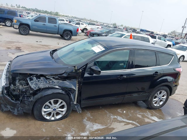 1FMCU0G99HUA95440 Ford ESCAPE SE