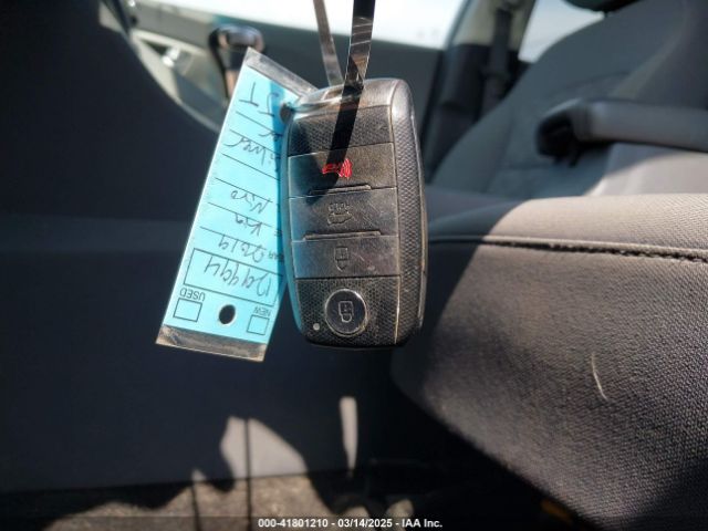 KNDCB3LC1K5262906 KIA NIRO LX