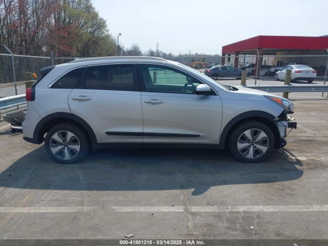 KNDCB3LC1K5262906 KIA NIRO LX