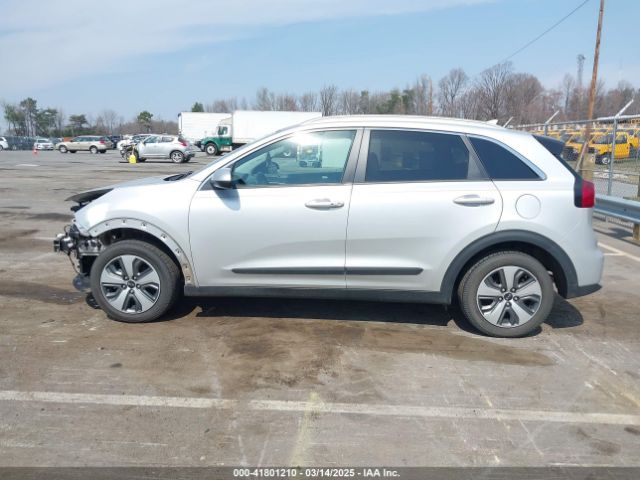 KNDCB3LC1K5262906 KIA NIRO LX