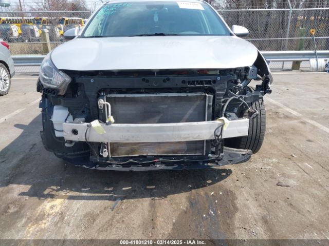 KNDCB3LC1K5262906 KIA NIRO LX