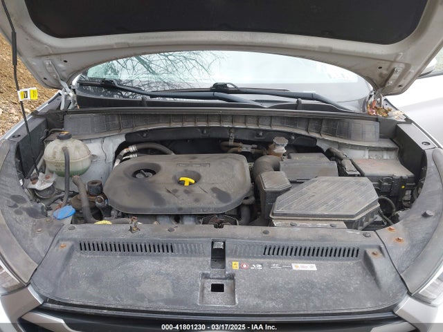 KM8J3CA45HU272171 Hyundai TUCSON SE