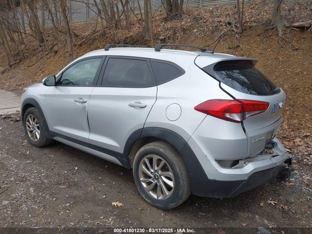 KM8J3CA45HU272171 Hyundai TUCSON SE