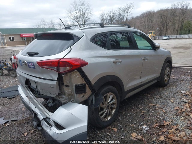 KM8J3CA45HU272171 Hyundai TUCSON SE