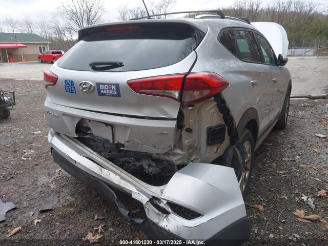 KM8J3CA45HU272171 Hyundai TUCSON SE