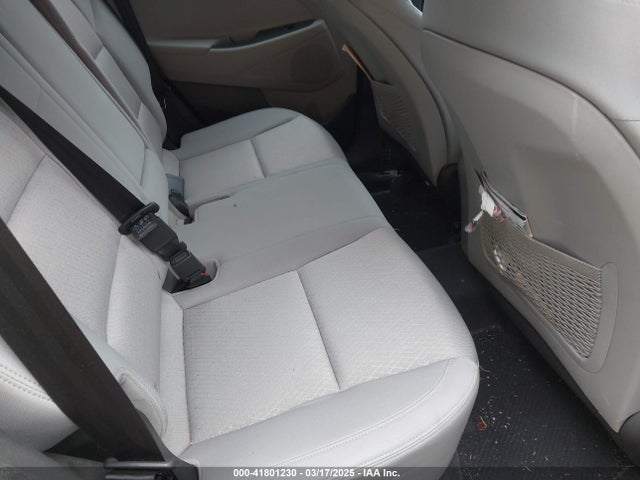 KM8J3CA45HU272171 Hyundai TUCSON SE