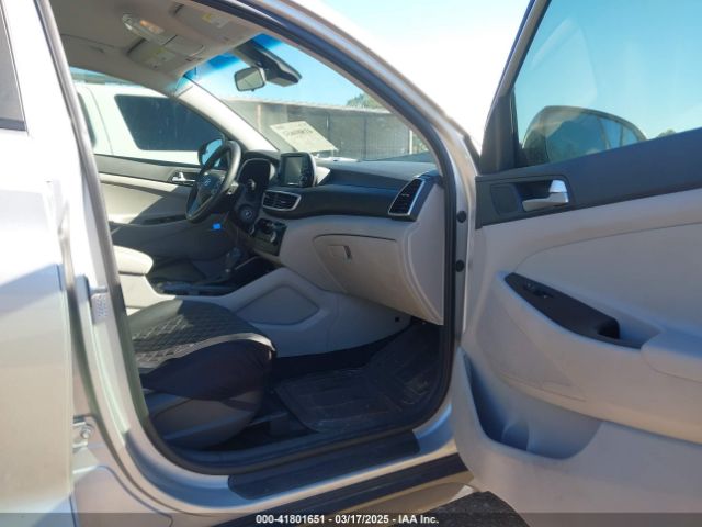 KM8J23A43LU235115 Hyundai TUCSON SE