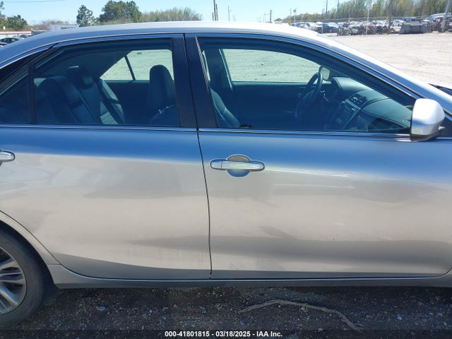 4T1BF1FK0GU137704 Toyota CAMRY SE