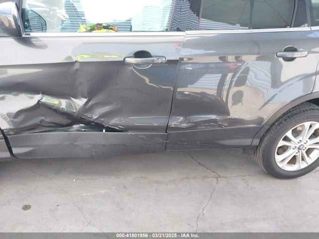 1FMCU0GD3KUA71923 Ford ESCAPE SE