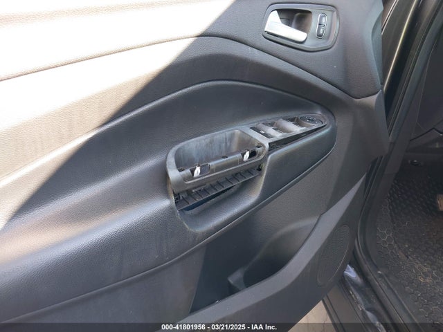 1FMCU0GD3KUA71923 Ford ESCAPE SE