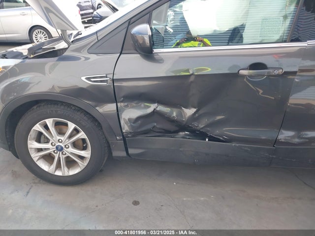 1FMCU0GD3KUA71923 Ford ESCAPE SE