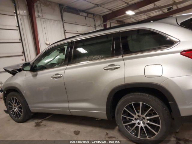 5TDJZRFH7JS551309 Toyota Highlander Se