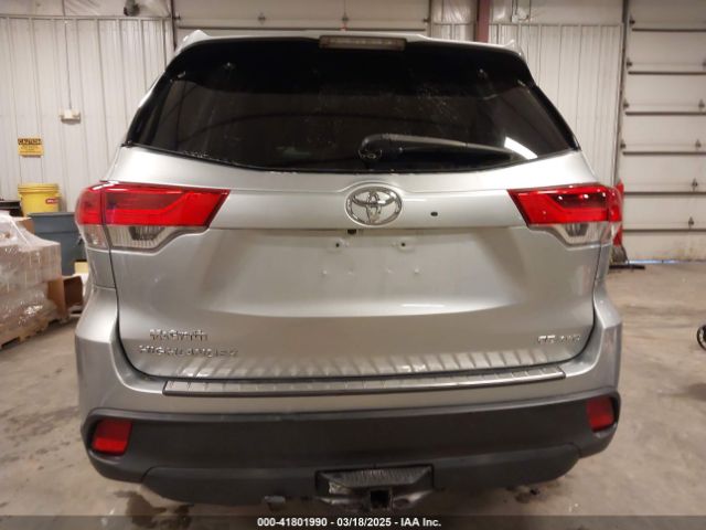 5TDJZRFH7JS551309 Toyota Highlander Se