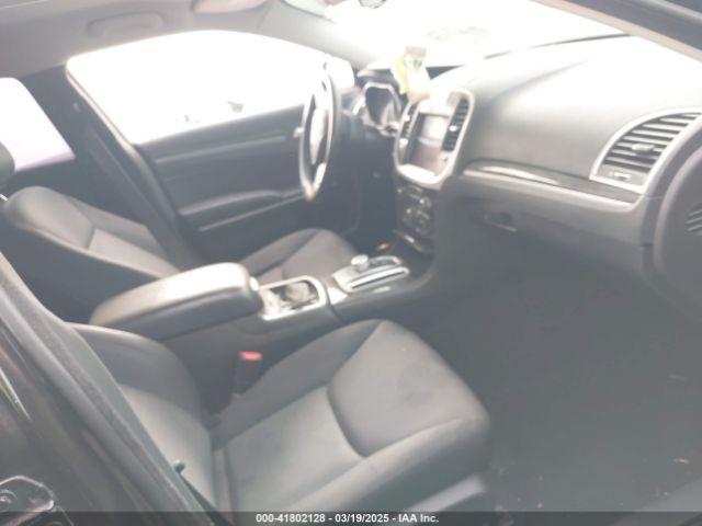 2019 CHRYSLER 300 2C3CCAAG8KH728996 Photo 4