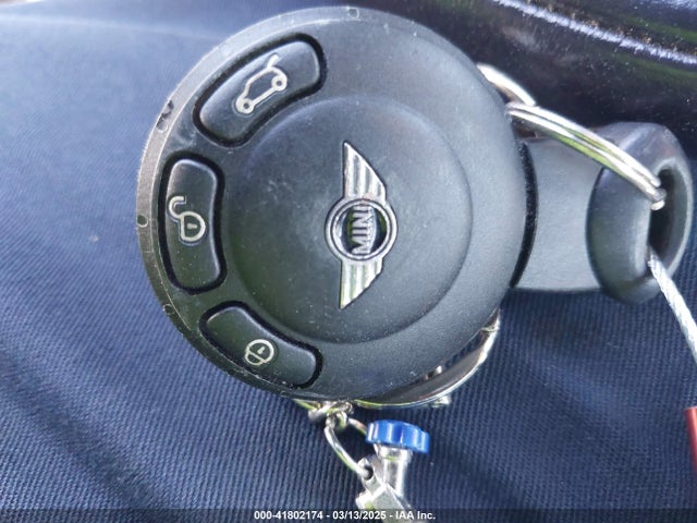 2010 MINI COOPER S WMWMS3C57ATY51245 Photo 10