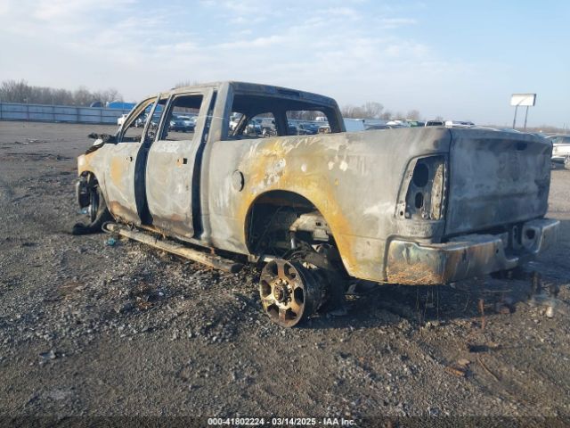 2016 RAM 2500 3C6UR5DL3GG236048 Photo 2
