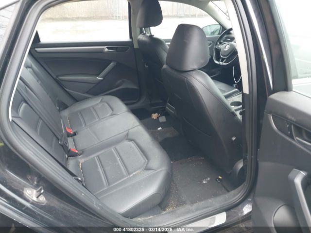 1VWDT7A34HC072076 Volkswagen Passat 1.8t R-line