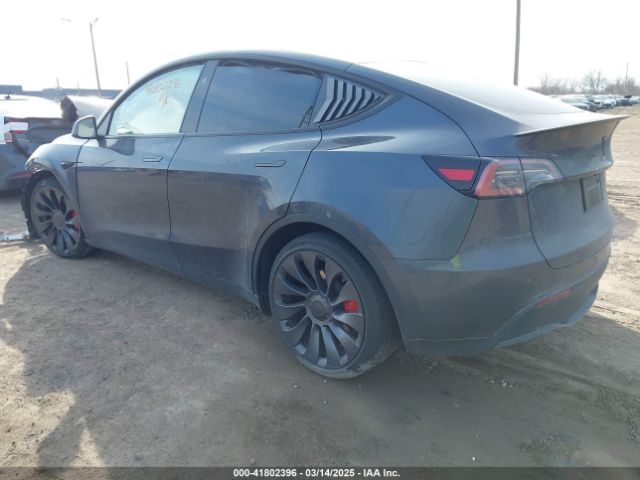 2024 TESLA MODEL Y 7SAYGDEF0RA331193 Photo 2