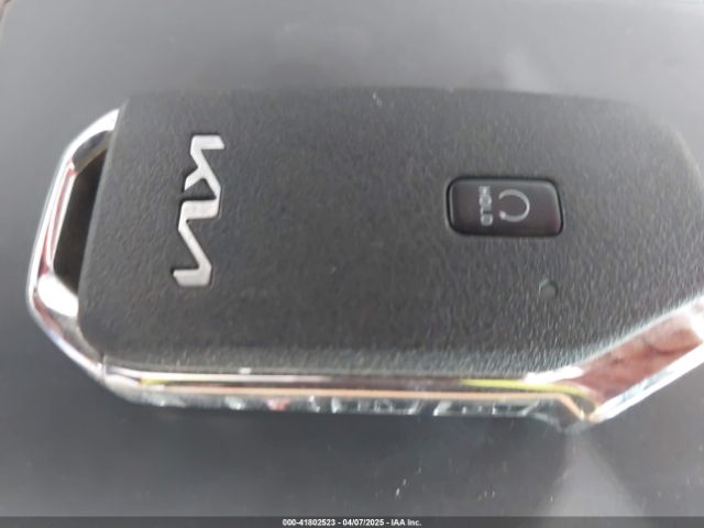 KNDEU2AA7R7502828 KIA SELTOS S
