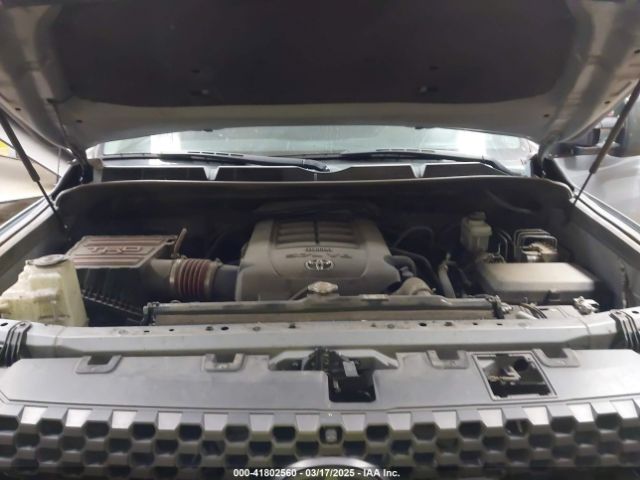 5TFTY5F11JX010242 Toyota Tundra Sr5 5.7l V8