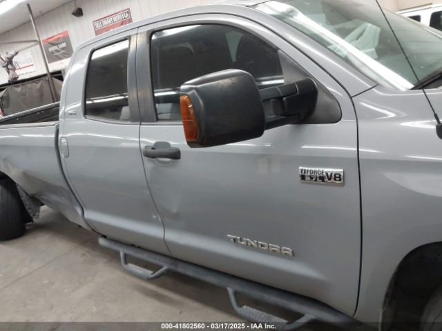 5TFTY5F11JX010242 Toyota Tundra Sr5 5.7l V8