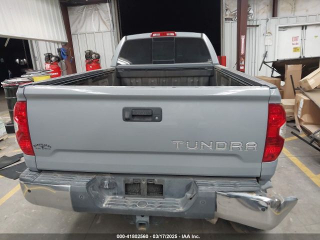 5TFTY5F11JX010242 Toyota Tundra Sr5 5.7l V8