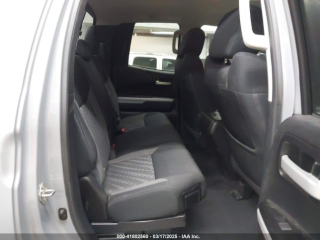 5TFTY5F11JX010242 Toyota Tundra Sr5 5.7l V8