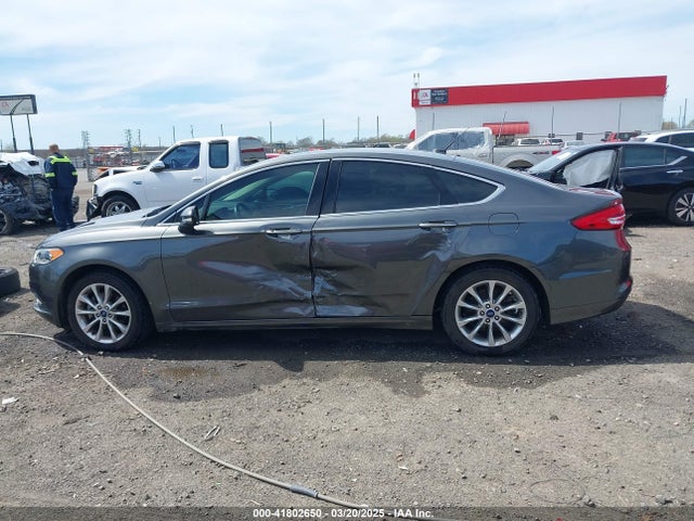 3FA6P0HDXHR263238 Ford FUSION SE