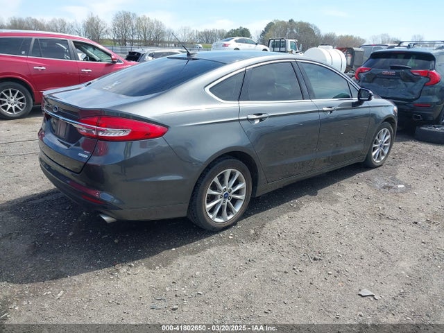 3FA6P0HDXHR263238 Ford FUSION SE