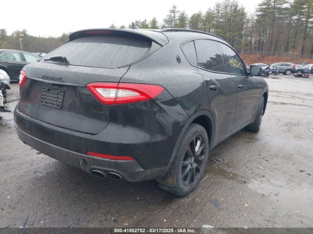 2017 MASERATI LEVANTE ZN661XUA6HX250718 Photo 3