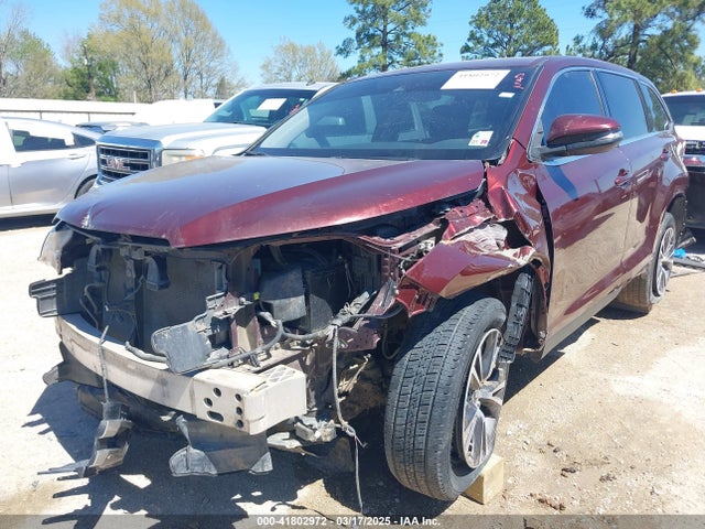 5TDZARFH6KS043814 Toyota Highlander Le