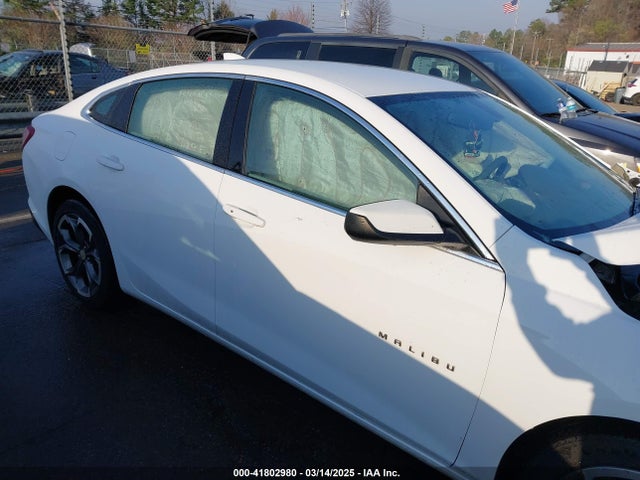 1G1ZD5ST1NF109645 Chevrolet Malibu Fwd Lt