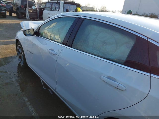 1G1ZD5ST1NF109645 Chevrolet Malibu Fwd Lt