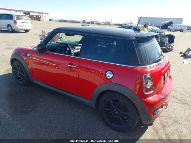 2012 MINI COOPER S WMWSV3C5XCTY26678 Photo 2